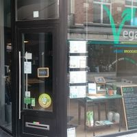 HappyCow sticker at VegaVerso in Leuven