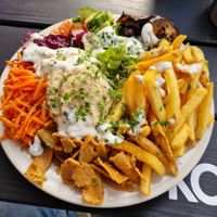 Vöner Kebabteller mit Pommes at Veggie Bros - Juliuspromenade in Wurzburg