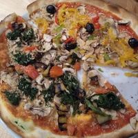 Pizza tricolore & pizza vegetarienne at La Piazza in Durbuy