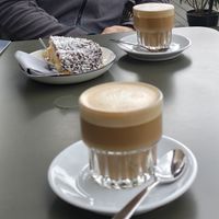 Kaffee und Kokoskuchen at Goodways Coffee in Stockach