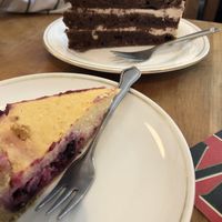 Berry and chocolate cake at Black Veg in Bonn