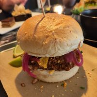 Tabu vegan Burger mit Nachos und veganem Hack at Tabu Siegen in Siegen