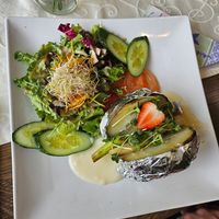 Saisonal: Ofenkartoffel mit Spargel at Landhotel Baumanns Hof in Kirchdorf
