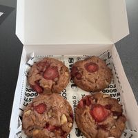 Cookies fraise, chocolat blanc, macadamia  at Camaoh in Liege