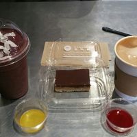 Smoothie, caramel slice & coffee at Juicebaby in South West London