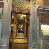 entrance Mykene (there is a wheelchair ramp available)  at Mykene in Leuven