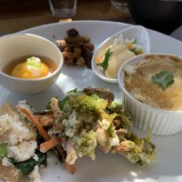 Veggie bacon and macaroni gratin, Tempura with sea weed, Okara(soy pulp)with fried Tohu, Stir-fried root vegetables and others. at Vege Cafe Lotus in Toyohashi