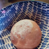 Mochis de frambuesa at Buga Ramen Tarragona in Tarragona