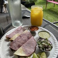 Taquitos de barbacoa de champiñones los domingos! De los tacos más ricos que vas a probar! Siempre pedía órdenes para llevar y si suplió mi gusto por la barbacoa tradicional.  at Casa Macro in Monterrey