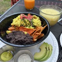 Chilaquiles rojos (salsa arquitecto), frijoles refritos, crema de girasoles, salsa picosa y aguacate 👌   at Casa Macro in Monterrey