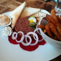Tartar with Sweetpotato Fries at Elle n' Belle in Zurich
