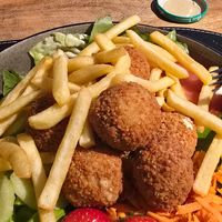 Vegan croquettes with a salad at Bistro Folie  in Ronse