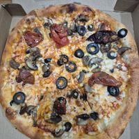Vegan wonder pizza at 1441 Pizzeria Kemps Corner in Mumbai