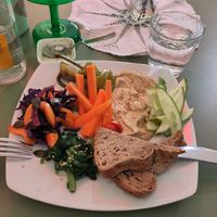 Bread, hummus and raw veggie at Micro in Cisternino