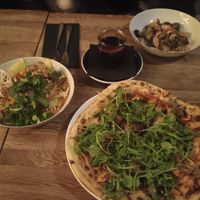 Pad Thai, podpłomyk orkiszowy i pieczona brukselka z hummusem at Osma Kolonia in Warsaw