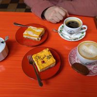 Carrot coconut cake, mango coconut cake, americano coffee, cappuccino with oatmilk at Soepp in Alkmaar