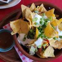 Nachos mit Chili sin Carne, diversem Gemüse, Guacamole und verschiedenen Saucen (auf der Tageskarte) at Soepp in Alkmaar