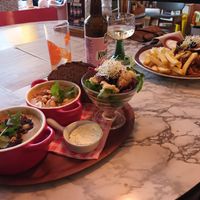 Zelf had ik twee verschillende soepen, me moeder had vegan kebab. Het was erg lekker en het personeel was vriendelijk. at Soepp in Alkmaar