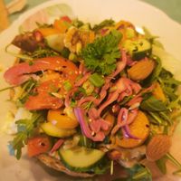 Desem brood met hummus en groenten at Soepp in Alkmaar