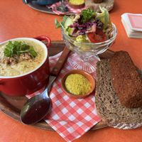 Lunchspecial met kaassoep en broodje vegan kroket.   at Soepp in Alkmaar