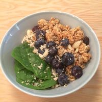 Açai-bowle for breakfast at Raw Press - Wolf & Badger in London