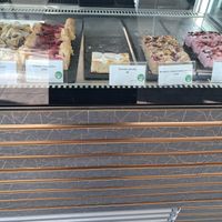 Display with vegan cakes at Loanna Bakery Patisserie in Leipzig