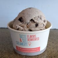 Oreos N’ Cream at Taste & See Creamery in Redding