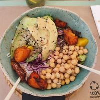 Buddha bowl at L'Ombu Bistro S.I 🌳🌴 in Catalunya