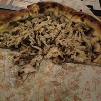 Half demolished mushroom pizza 🤤 at Matso's Sunshine Coast Brewery in Eumundi