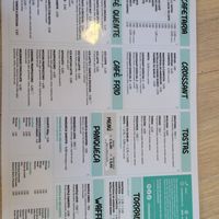 Die veganen Optionen sind mit einem vegan gelabelt at Love Store - Snack Bar in Aveiro