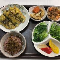 Burdock steak made wit burdock, potatoes, nori are really delicious. at Taiwan Sù 食在地台灣素食堂 in Taipei