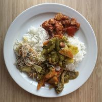 Selbst zusammengestelltes Essen: aus den einzelnen kleinen Bowls  at BioToko in Zutphen