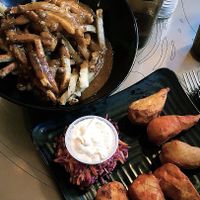 Poutine et ailerons de poulet at Copper Branch - Atwater in Montreal