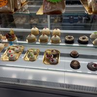 Vetrina dolcetti   at Vegan Art in Naples