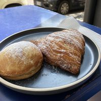 Sfogliatella liscia + riccia  at Vegan Art in Naples
