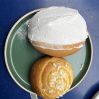 Maritozzo et veneziana  at Vegan Art in Naples