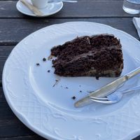 Bolo de chocolate!! Óptimo 😋  at Hibiscus in Braga