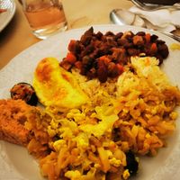 Buffet quente at Hibiscus in Braga