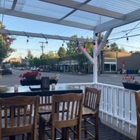 Outside seating at Pie Bar - Phinney in Seattle