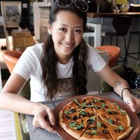 pizza with sundried tomatoes and olive  at Mianto 艾果豐 in Taipei