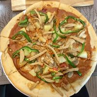 Vegan pizza at Mianto 艾果豐 in Taipei