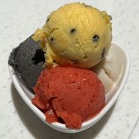 Vegan icecream  at GuǒRán Huì 果然匯 - fruitfulfood in Taipei