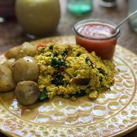 Scrambled tofu with potatoes and tomato relish at Néctar en Camino Silvestre in San Miguel De Allende