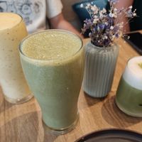Vegan smoothies and matcha latte at Energy Brunch Algés in Alges