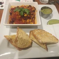 Chili végé at Happy Cat Cafe - Chat l'heureux in Montreal