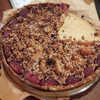 Sobremesa - Tarte Crumble de Pêra e Ameixa at Trigo Vermelho in Aljezur