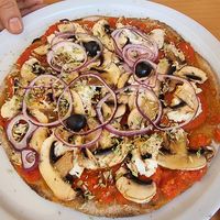 Pizza de cogumelos at Trigo Vermelho in Aljezur