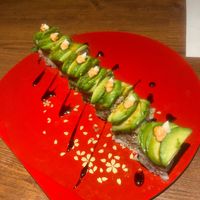Avocado sushi roll with balsamic reduction at Nirai Roppongi | Vegan Sushi in Tokyo
