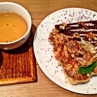 Raw apple tart and white tea at MyRaw Cafe in Prague