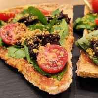 Pizza crudivegana / Raw vegan pizza at MyRaw Cafe in Prague